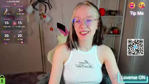 Snapshot of rockett_bunny chatting on November 7, 2025, 1:27 am Rockett online show from November 7, 2025, 1:27 am