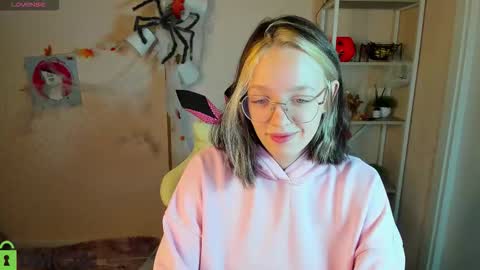 Snapshot of rockett_bunny chatting on November 10, 2025, 1:04 am Rockett online show from November 10, 2025, 1:04 am