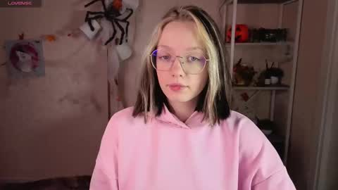 Snapshot of rockett_bunny chatting on November 11, 2025, 1:05 am Rockett online show from November 11, 2025, 1:05 am