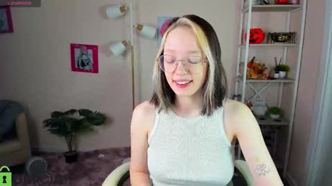 Snapshot of rockett_bunny chatting on November 15, 2025, 1:14 am Rockett online show from November 15, 2025, 1:14 am