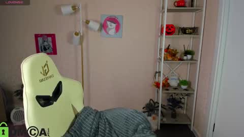 Snapshot of rockett_bunny chatting on November 20, 2025, 1:06 am Rockett online show from November 20, 2025, 1:06 am