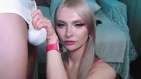 Snapshot of rockstarsgames chatting on November 7, 2025, 9:31 am Lina and Den online show from November 7, 2025, 9:31 am