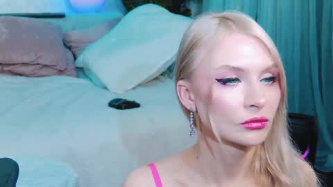 Snapshot of rockstarsgames chatting on November 13, 2025, 5:28 am Lina and Den online show from November 13, 2025, 5:28 am