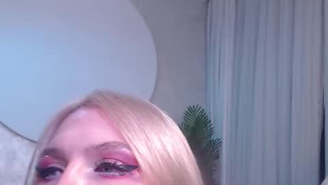 Snapshot of rockstarsgames chatting on November 22, 2025, 5:17 am Lina and Den online show from November 22, 2025, 5:17 am