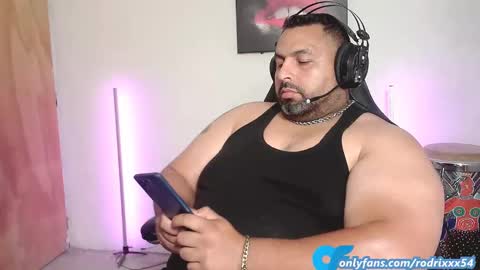 Snapshot of rodrixxx54 chatting on December 10, 2024, 2:38 am rodrixxx54 online show from December 10, 2024, 2:38 am