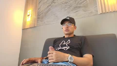 roger_flyn online show from December 19, 2025, 4:08 am