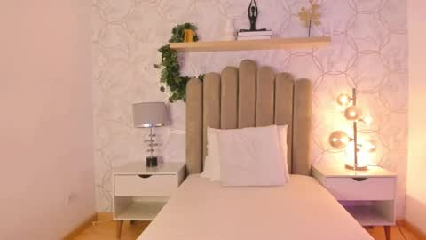   online show from December 6, 2024, 1:00 pm