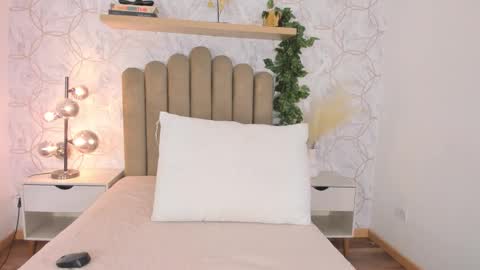   online show from October 23, 2025, 12:15 pm