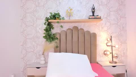   online show from November 24, 2025, 12:27 pm