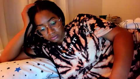 Snapshot of romantic_stargirl chatting on November 21, 2025, 4:33 am Is A Belle online show from November 21, 2025, 4:33 am