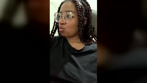 Snapshot of romantic_stargirl chatting on December 15, 2025, 3:11 am Is A Belle online show from December 15, 2025, 3:11 am