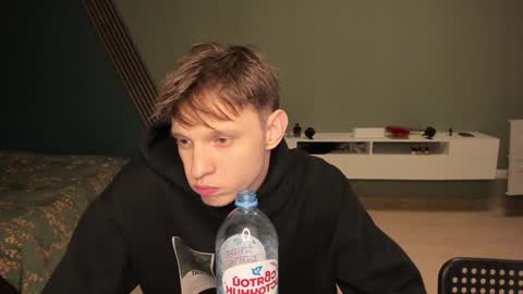 Snapshot of romeo_mercy chatting on December 11, 2024, 10:16 pm Romeo online show from December 11, 2024, 10:16 pm