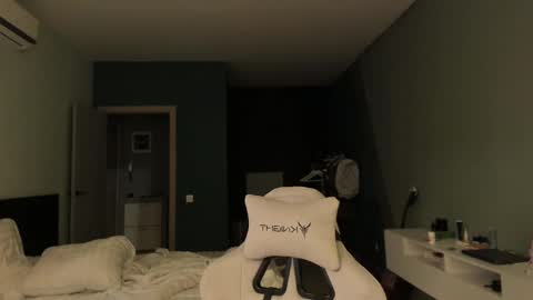 Snapshot of romeo_mercy chatting on February 10, 2025, 2:37 pm Romeo online show from February 10, 2025, 2:37 pm