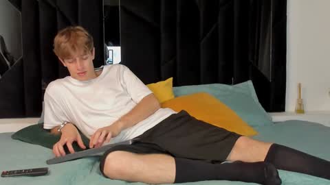 Snapshot of romeo_ricci1 chatting on January 18, 2025, 4:04 am Romeo Ricci online show from January 18, 2025, 4:04 am