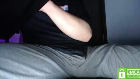 Snapshot of room_hot_x chatting on February 14, 2025, 11:42 pm ken online show from February 14, 2025, 11:42 pm