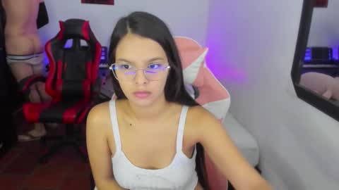  MIA AND PAUL online show from November 26, 2025, 7:26 pm