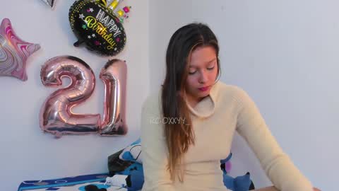 Snapshot of rooxxyy_ chatting on January 6, 2025, 3:20 am    online show from January 6, 2025, 3:20 am