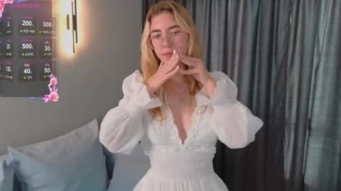 Snapshot of rosa_jones_ chatting on October 13, 2025, 8:53 pm Emma online show from October 13, 2025, 8:53 pm
