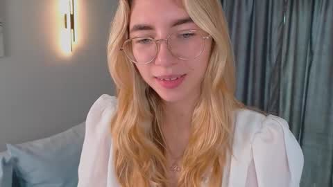 Snapshot of rosa_jones_ chatting on October 14, 2025, 3:02 pm Emma online show from October 14, 2025, 3:02 pm