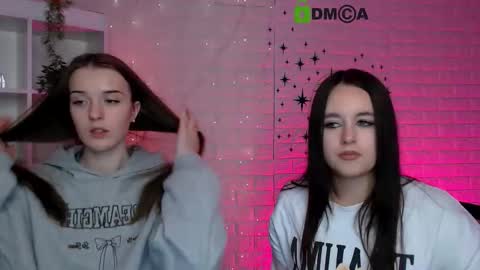 rosalie_liu online show from November 19, 2025, 2:28 pm