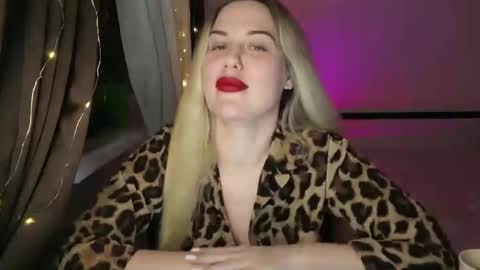 Rosali online show from November 28, 2025, 5:37 pm