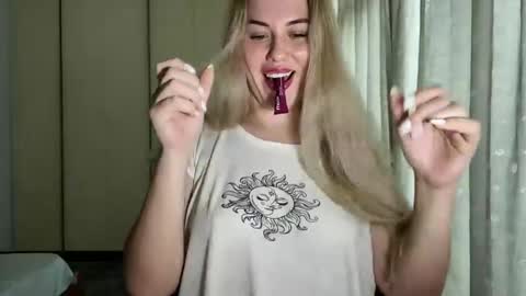 Rosali online show from December 15, 2025, 10:08 am