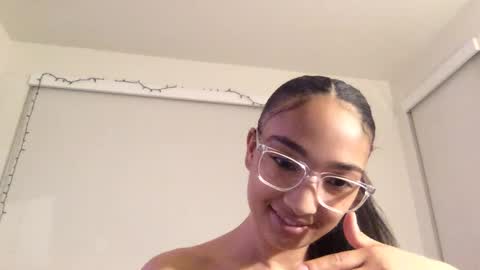 Snapshot of rosalinatoosexy chatting on February 1, 2025, 8:29 am Rosalina online show from February 1, 2025, 8:29 am