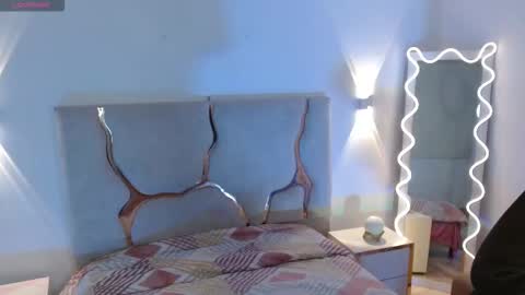 ROSALIN online show from December 3, 2025, 10:57 am