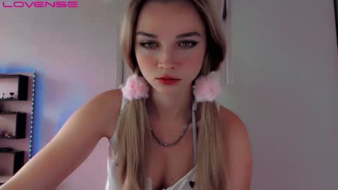 Snapshot of rose__luck chatting on September 15, 2025, 10:59 am rose__luck online show from September 15, 2025, 10:59 am