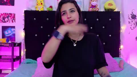 Snapshot of rose_smiley1 chatting on October 19, 2025, 3:51 am Rose online show from October 19, 2025, 3:51 am