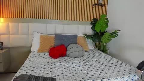 Snapshot of roseaurora chatting on October 25, 2025, 12:45 pm roseaurora online show from October 25, 2025, 12:45 pm