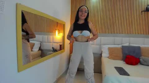 Snapshot of roseaurora chatting on November 8, 2025, 12:49 pm roseaurora online show from November 8, 2025, 12:49 pm