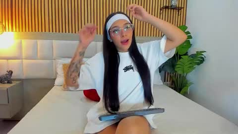 Snapshot of roseaurora chatting on November 10, 2025, 12:37 pm roseaurora online show from November 10, 2025, 12:37 pm