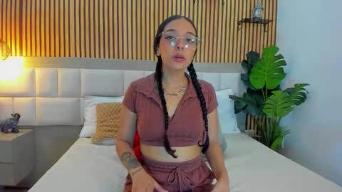 Snapshot of roseaurora chatting on November 11, 2025, 12:49 pm roseaurora online show from November 11, 2025, 12:49 pm