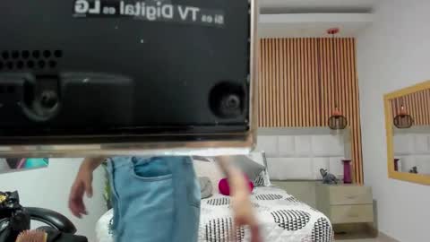 Snapshot of roseaurora chatting on November 30, 2025, 12:31 pm roseaurora online show from November 30, 2025, 12:31 pm