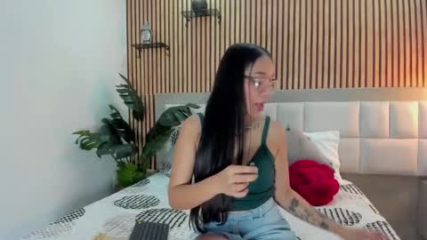 Snapshot of roseaurora chatting on December 3, 2025, 12:36 pm roseaurora online show from December 3, 2025, 12:36 pm