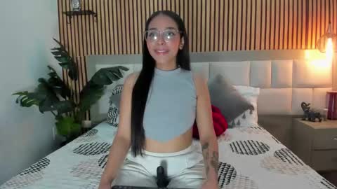 Snapshot of roseaurora chatting on December 5, 2025, 1:42 pm roseaurora online show from December 5, 2025, 1:42 pm