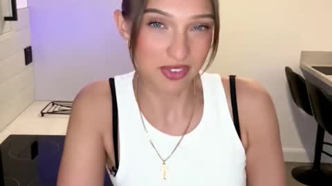 Snapshot of rosebella_ chatting on September 26, 2025, 3:16 pm Bella online show from September 26, 2025, 3:16 pm