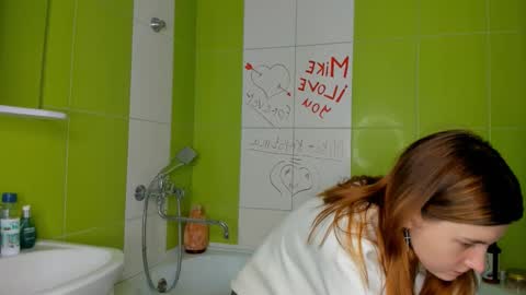 Snapshot of roseblanche2k chatting on February 11, 2025, 2:03 am Florin online show from February 11, 2025, 2:03 am