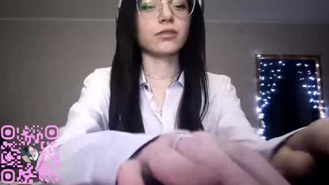 Snapshot of rosellalafferty chatting on December 17, 2025, 8:37 pm Violeta online show from December 17, 2025, 8:37 pm