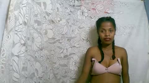 rosia online show from November 4, 2025, 6:18 pm