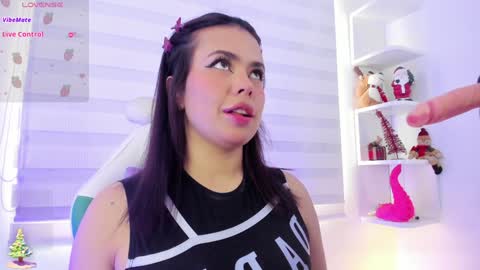 Snapshot of rosse_amyy chatting on December 10, 2024, 7:11 pm online show from December 10, 2024, 7:11 pm