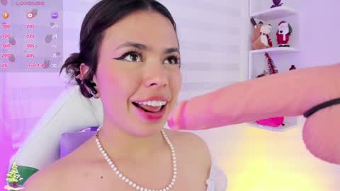 Snapshot of rosse_amyy chatting on December 22, 2024, 10:25 pm online show from December 22, 2024, 10:25 pm