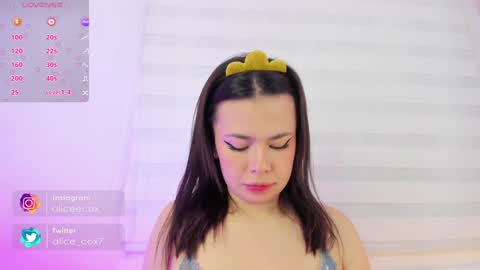 Snapshot of rosse_amyy chatting on January 11, 2025, 11:12 am online show from January 11, 2025, 11:12 am