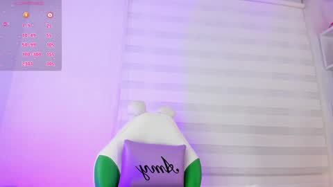 Snapshot of rosse_amyy chatting on January 15, 2025, 11:10 am online show from January 15, 2025, 11:10 am