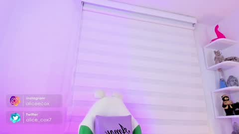 Snapshot of rosse_amyy chatting on January 27, 2025, 11:11 am online show from January 27, 2025, 11:11 am