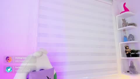 Snapshot of rosse_amyy chatting on January 29, 2025, 2:21 pm online show from January 29, 2025, 2:21 pm