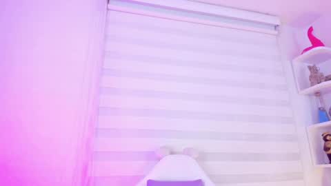 Snapshot of rosse_amyy chatting on February 5, 2025, 11:12 am online show from February 5, 2025, 11:12 am