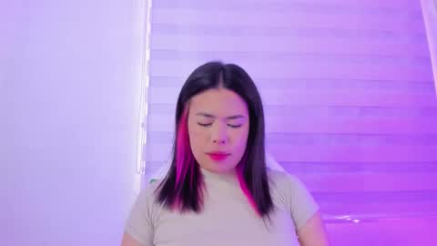 Snapshot of rosse_amyy chatting on October 13, 2025, 12:38 pm online show from October 13, 2025, 12:38 pm