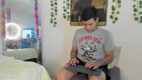 Snapshot of rosse_dredd chatting on September 26, 2025, 7:18 pm Anal for the first time 40000tks online show from September 26, 2025, 7:18 pm